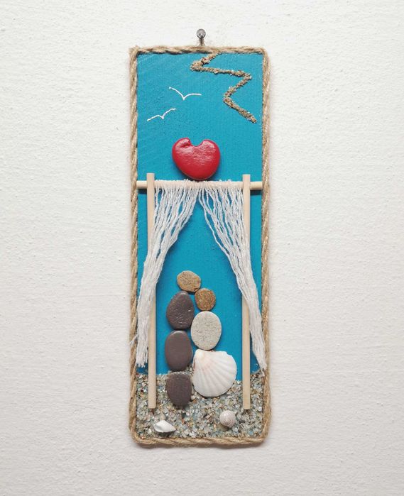 Ръчно изработен сватбен подарък от пясък, камъчета и раковини