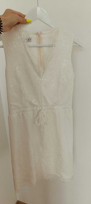 Бяла дантелена рокля IMAGO размер ХС
