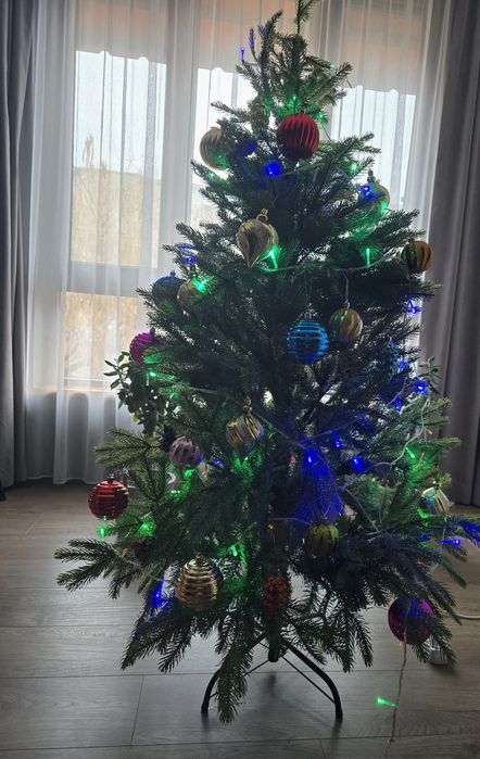 Продается елка под живую, в илеальном состоянии