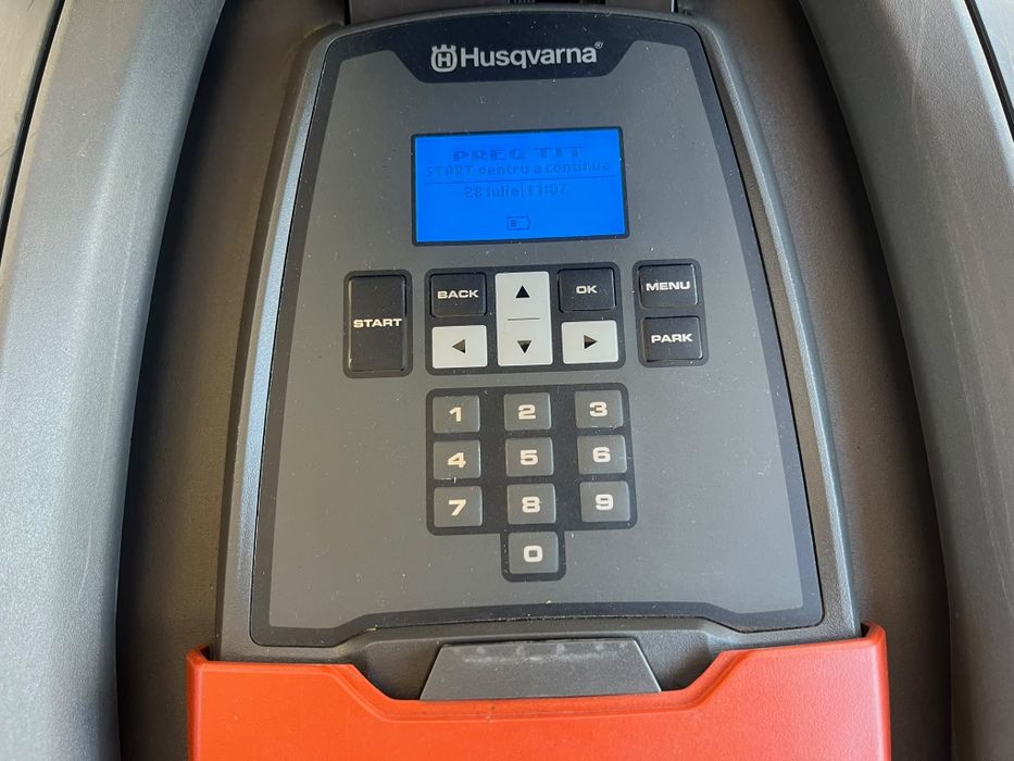 Robot tuns iarba Husqvarna 310 automower