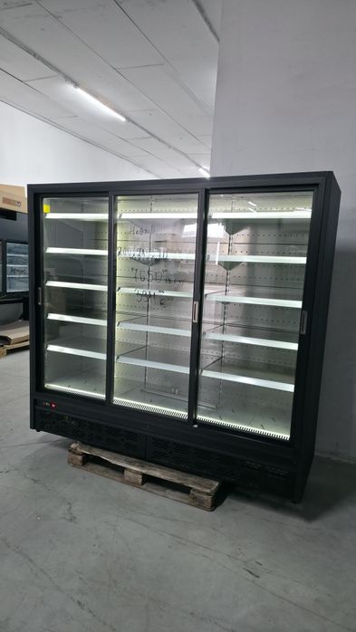 Крайстенна хладилна витрина 215см