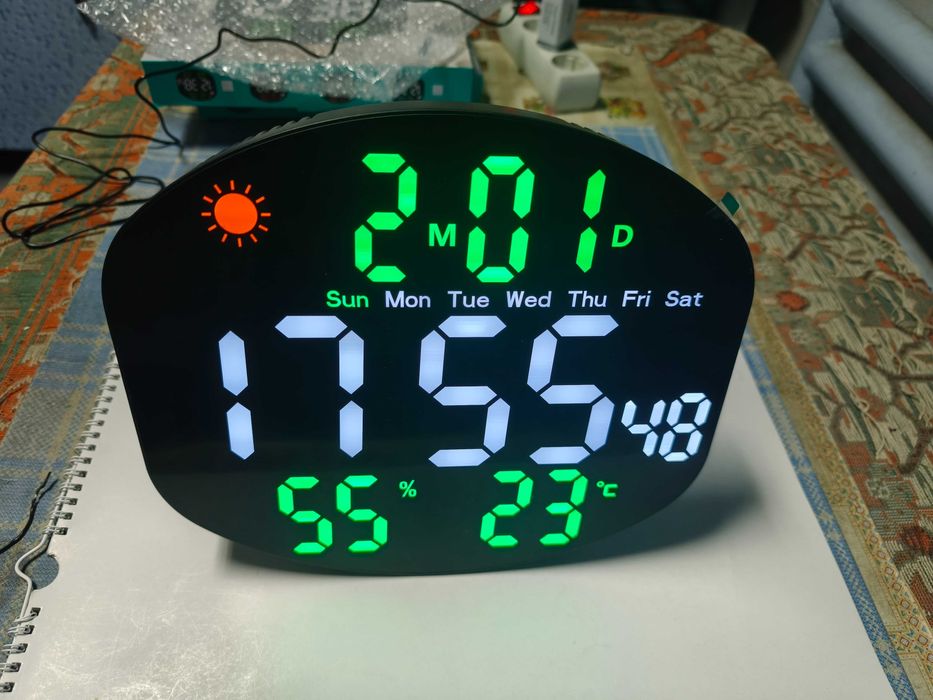 Ceas de perete cu alarma si telecomanda, diferite culori