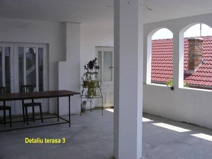 Vând casă tip vila in Calafat