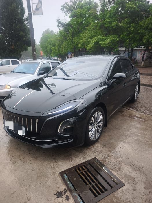 Продаётся Hongqi E-qm5 в отличном состоянии своя машина.