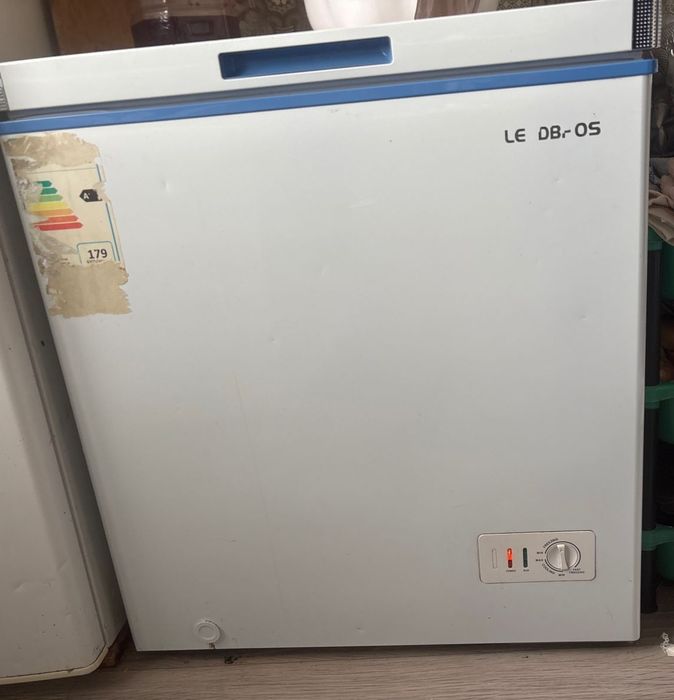 Морозильник работает