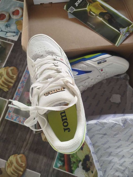 Продам новые кроссовки Joma