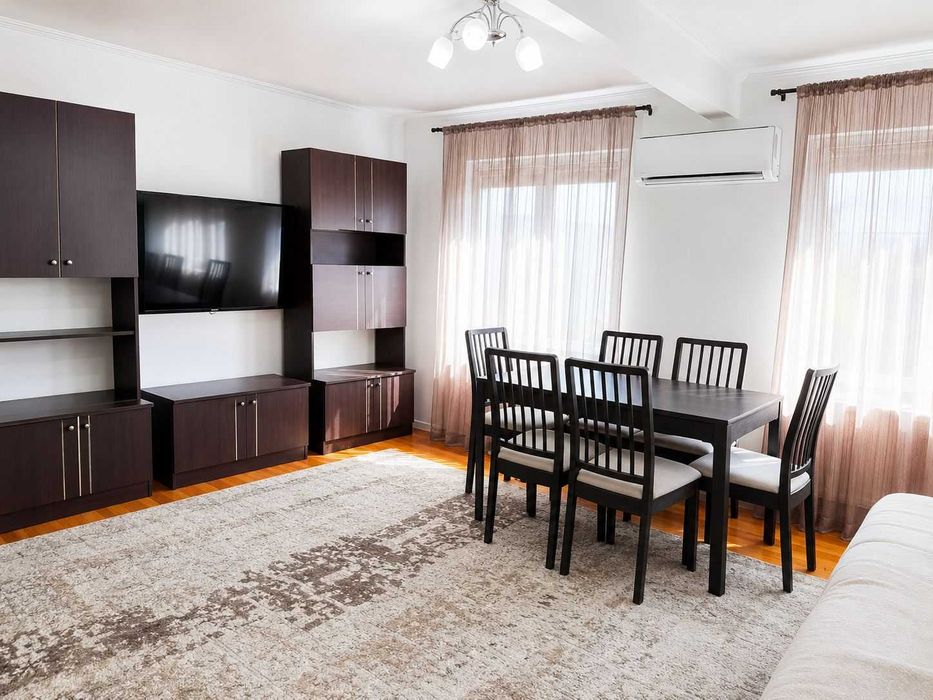 Apartament 3 camere, Târgu Jiu – Piața Mică. 68,44 mp