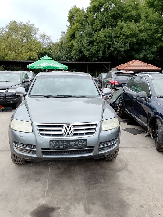 VW Touareg 2.5 ,174 к.с. , ръчка,60 броя на части