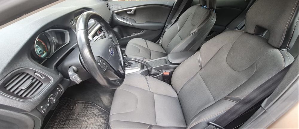 Volvo V40 Cross Country D2 Automat • 134.000 km  reali