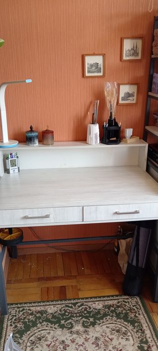 Письменный стол и стелаж