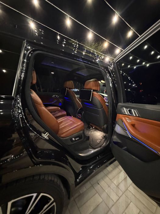 BMW X7 drive 50 I 4.4 tiwin turbo Full Pozitsya