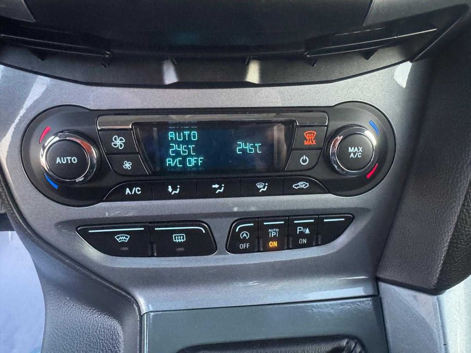 Ford Focus TITANIUM /// 1.6 diesel /// Full led /// Park assist///