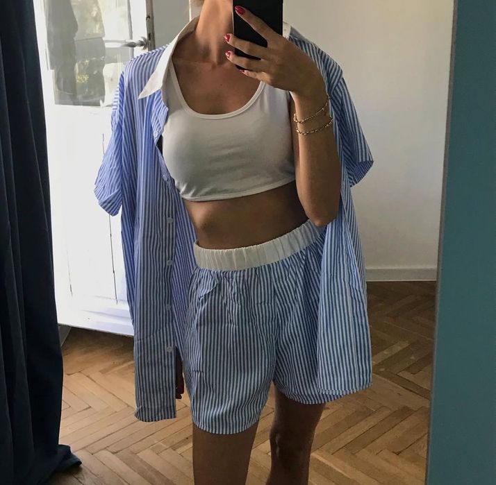 Дамски комплект от три части в сини и бели райета