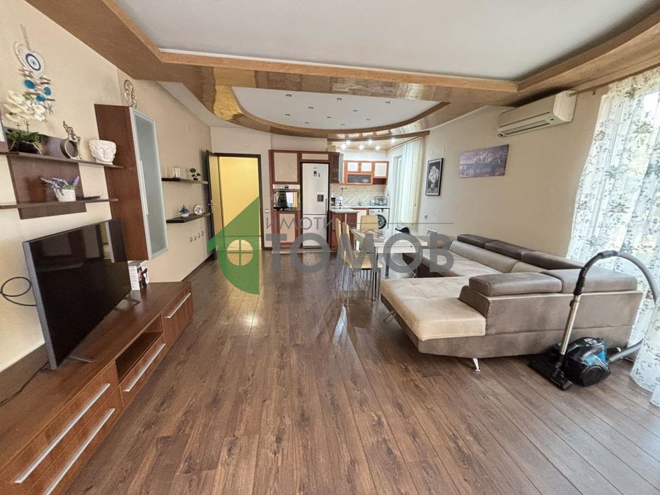 Прекрасно обзаведен тристаен апартамент в кв. Билла 1