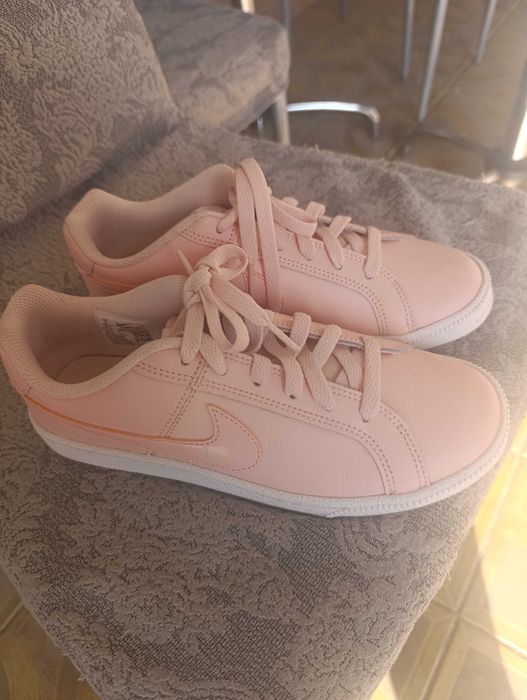 Продавам сникърси ,Nike