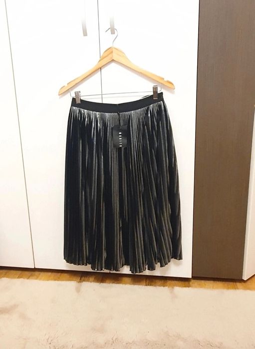 Fusta midi neagra  plisata Mohito