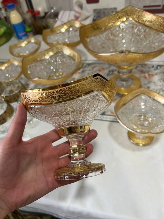 12 kishilik katta stol stul uchun bagima