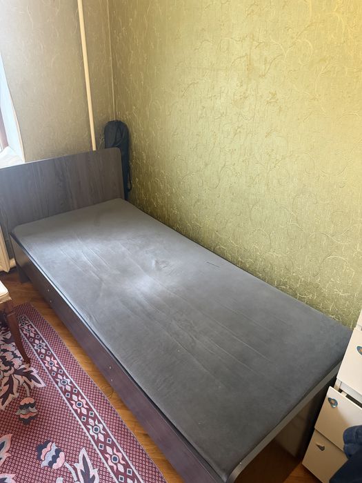 Кровать спальная
