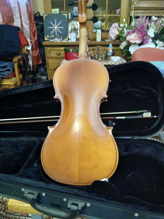 Vioara fabricata la Reghin