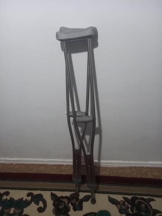 Подмышечные костыли