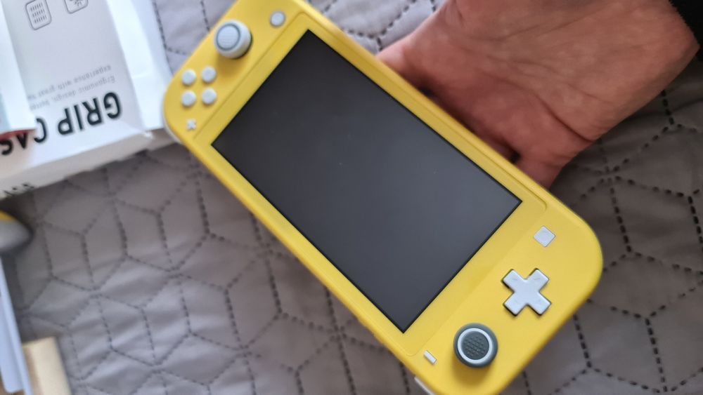 Nintendo switch lite с подаръци