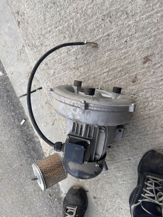 Вакум помпа HERZ, 140 mbar.