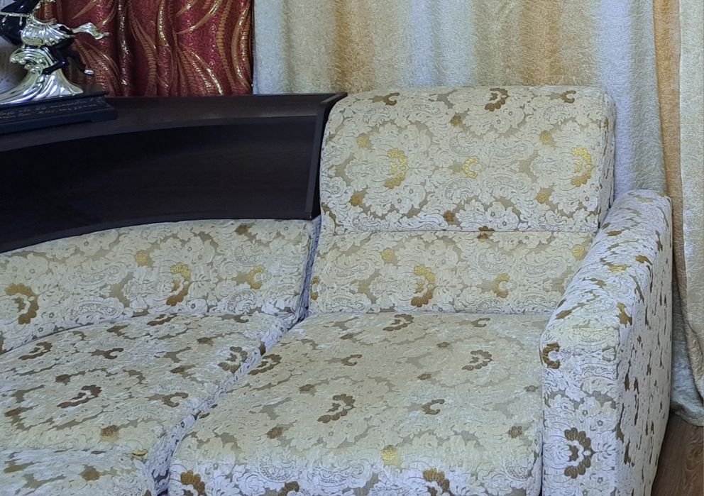 Продам угловой мягкий уголок