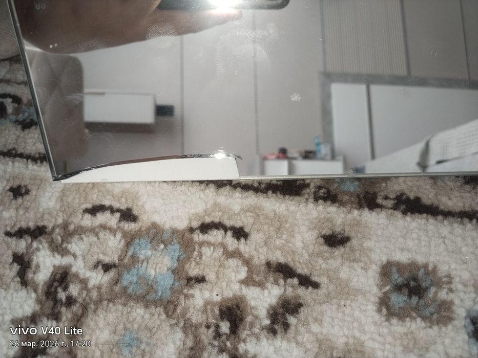 Айна сатылады .шеті кішкентай сынған