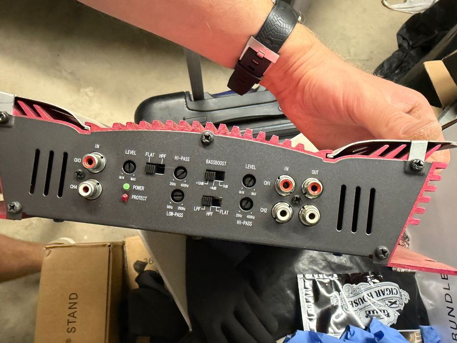 Mircomaxx MM80501 усилвател стъпало за кола