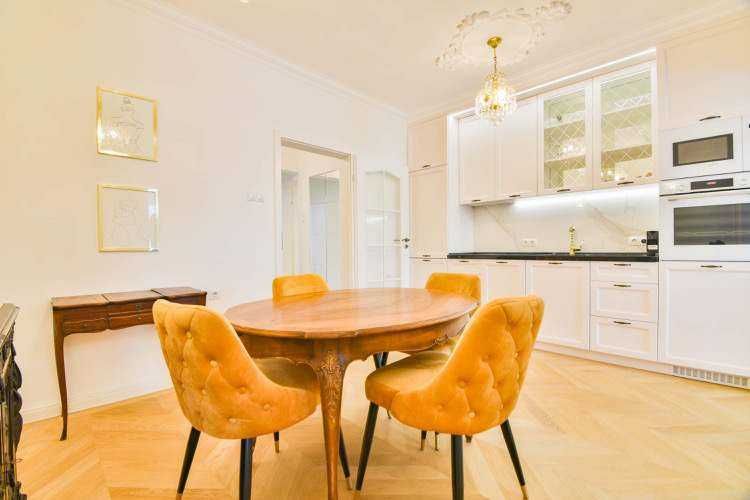 Дава се под наем Тристаен апартамент в София, Център - 100 кв.м за 1000 € - Снимка #3