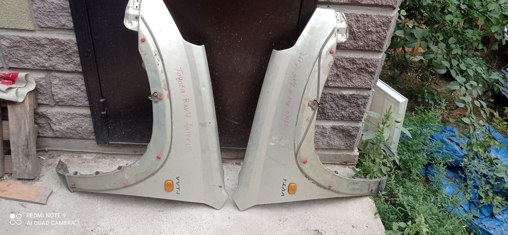 Рав 4. 2000/2005 Крыло ЛЕВОЕ переднее оригинал