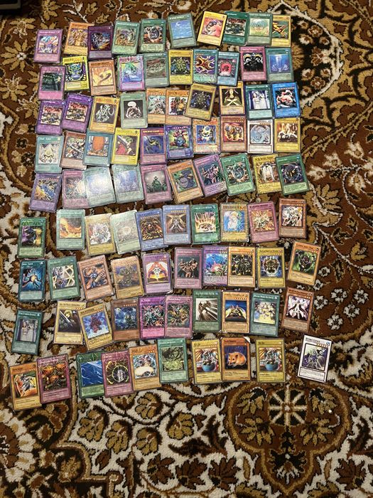 Yu-Gi-Oh  карти.