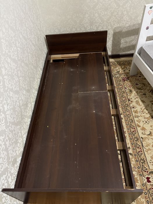 Кровать деревянная 180 см