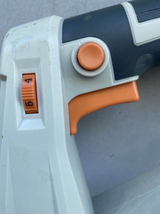 Електрическа метла BATAVIA MAXXBRUSH/ 1020W - Почистваща машина