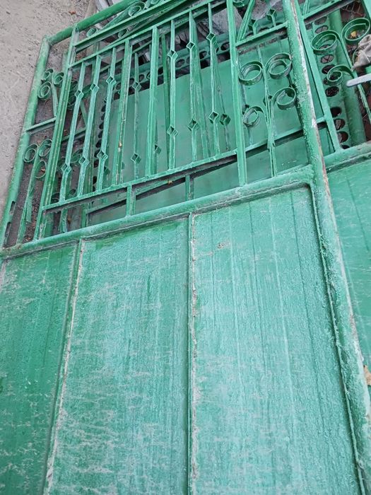 Стари. масивни врати