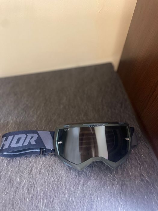Se vinde ochelari thorr strat 2