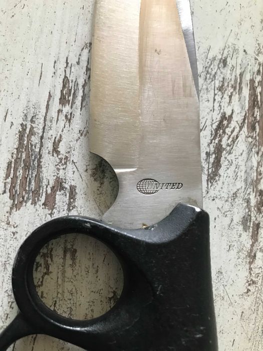 Нож с бокс остър