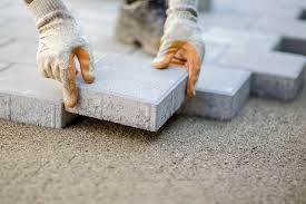 Montaj pavaje și garduri.