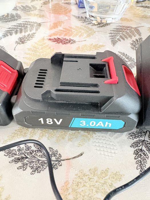 Set 2 baterii 18V 3.0Ah + încărcător 21V 1A – Compatibile Makita – Noi