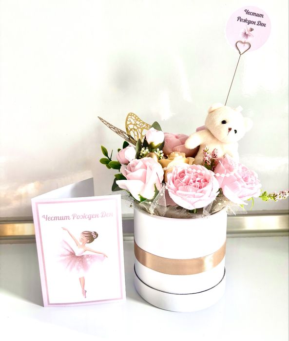 Комбинирани букети  + подарък картичка