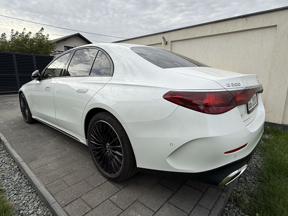 Mercedes-Benz E 200 227HP