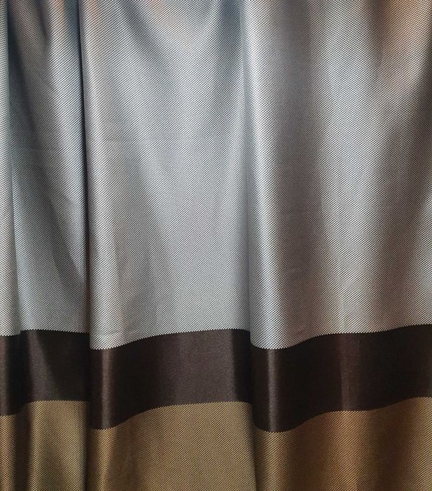 Плътни завеси 2 броя 40 лева.