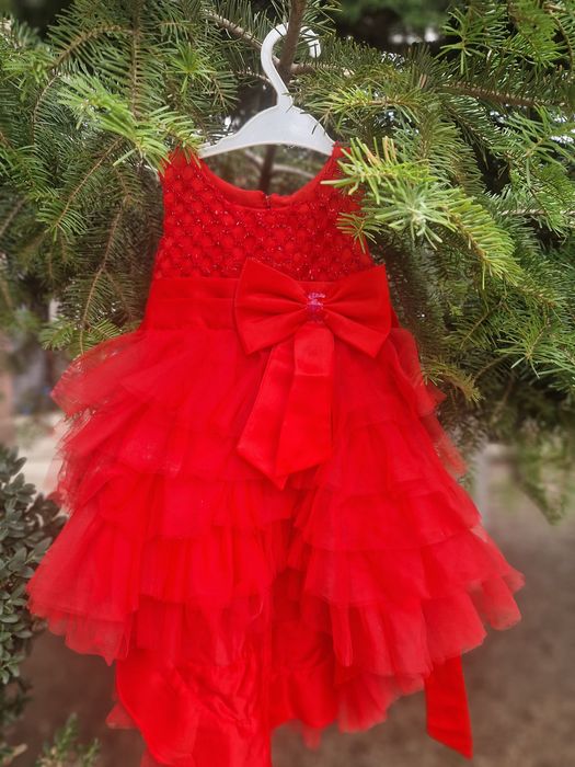 Vand rochie speciala pt fetite