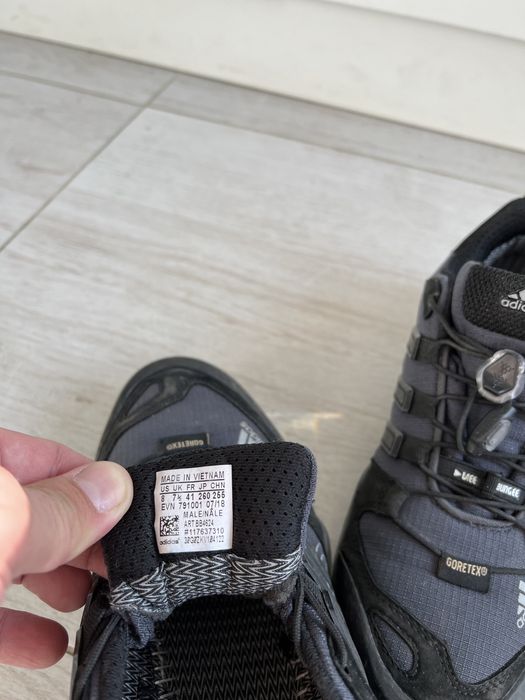 Адидас кроссовки