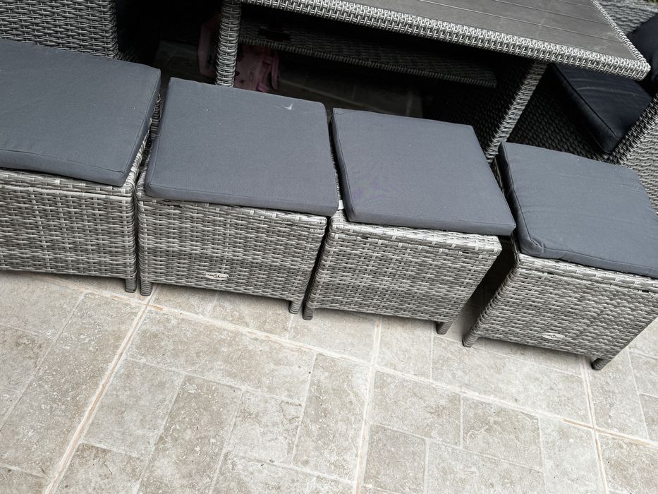 Ser ratan ca nou masa si scaune