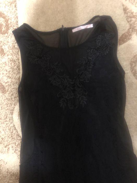 Черна дантелена рокля