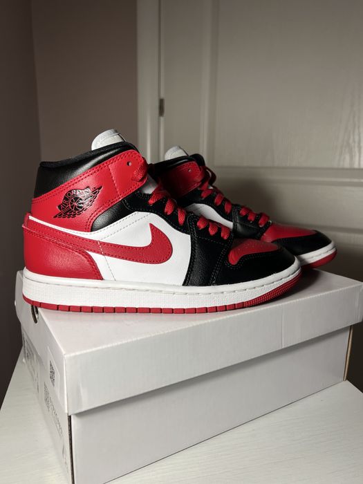 Nike Air Jordan 1 mid 37.5