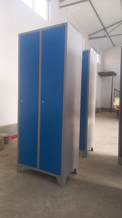 Шкаф металлический для одежды