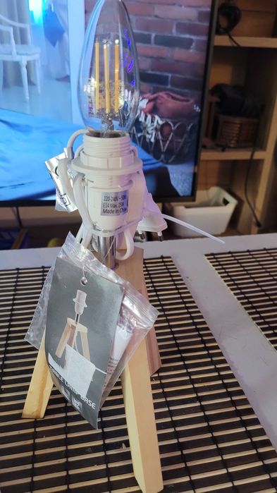 Veioza lemn,cu aspect industrial