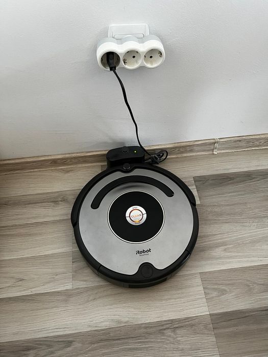 Aspirator Robot iRobot Roomba + Pachet bogat accesorii de rezervă